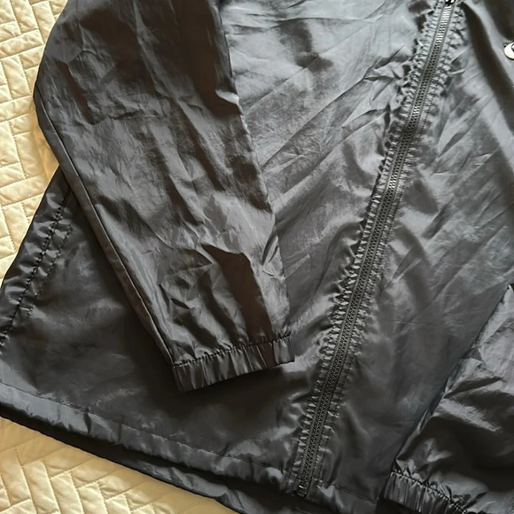 Nike - Picture 2 of 6